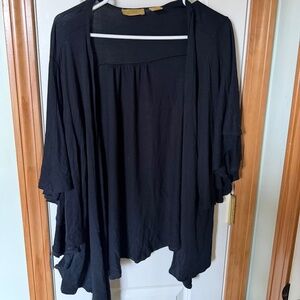 Lightweight black wrap